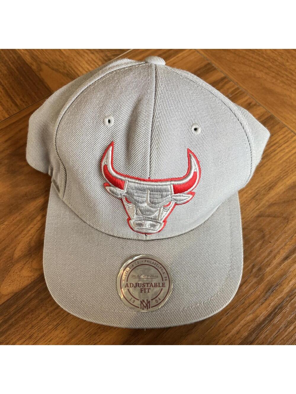 Chicago Bulls Snapback Hat Grey Red Bull Logo Mitchell Ness 2015